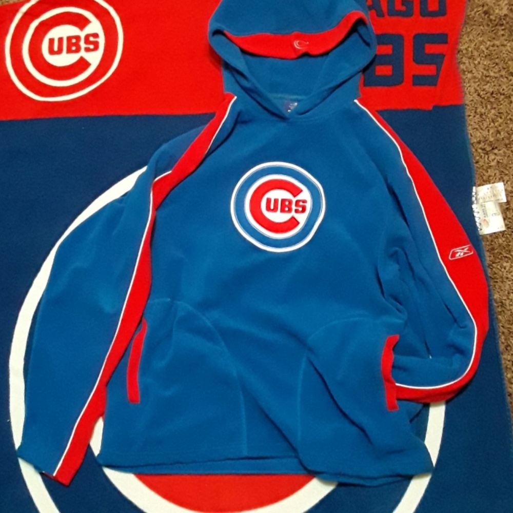 Chicago Cubs Fleece Hoodie with cool side pockets